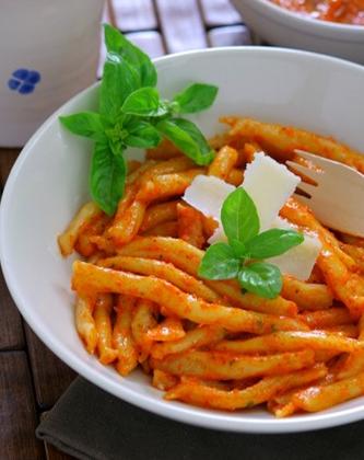 Pâtes « strozzapreti » faites à la main sauce "sugo" et champignons - Photo par Silvia Santucci