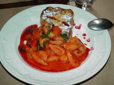 Poêlée de fraises au basilic & sa brioche perdue - ameliehp
