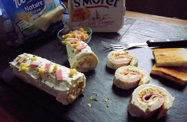 Bûche au pain de mie Harrys roulé, oeufs brouillés et St Morêt® - Photo par Poucinette Cook
