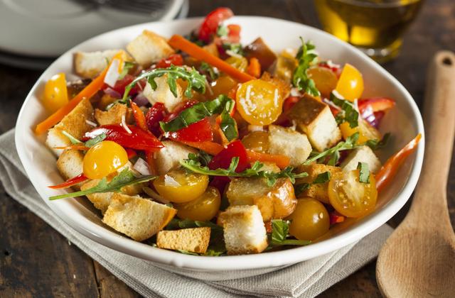 Panzanella ou salade de tomates italienne au pain - Photo par 750g