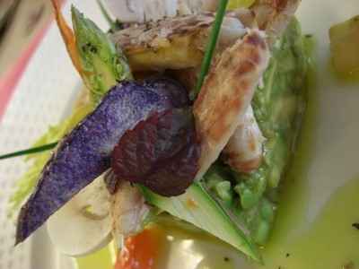 Tartare d'avocat à la chair de crabe, légumes cuisinés à la Grecque et jus réduit - 750g