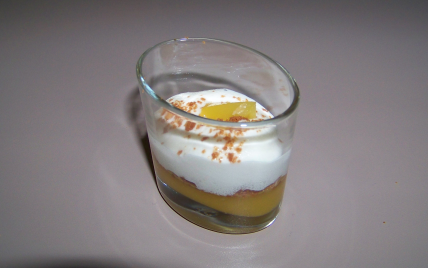 Espuma de chocolat blanc et son coulis de mangue - Photo par lydia63200