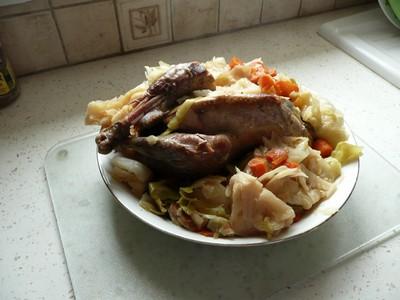 Pintade au chou à l'étouffée - Photo par 750g
