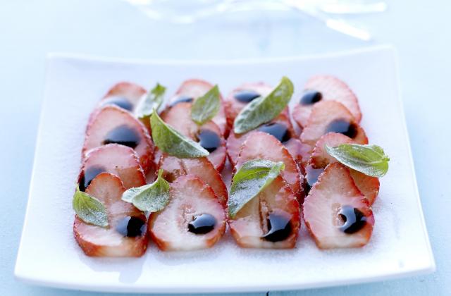 Carpaccio de fraises, balsamique et basilic - Photo par Fraises de France