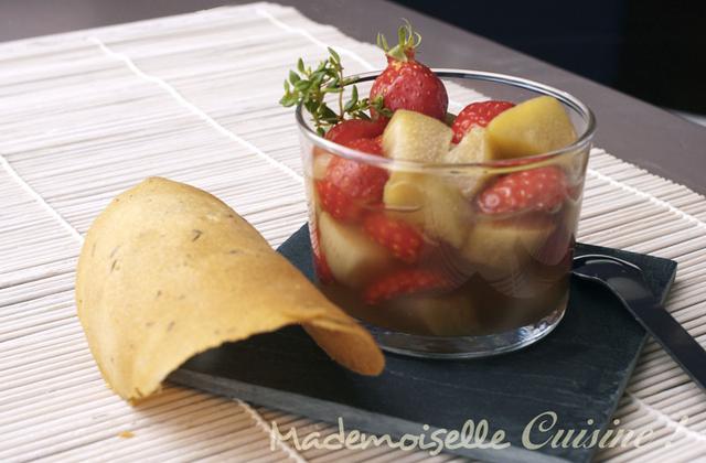 Soupe fraises rhubarbe et tuiles au thym - Photo par MademoiselleCuisine
