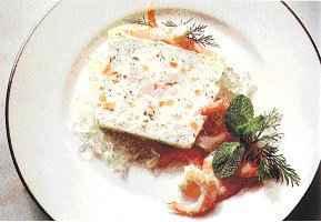 Terrine de truite froide, servie avec une sauce montée à l'huile et aux crevettes - Photo par guygobert