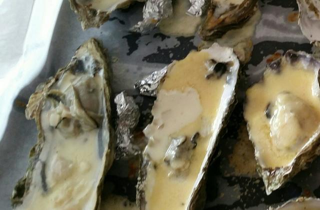 Huîtres chaudes gratinées au camembert - Photo par sandriEai
