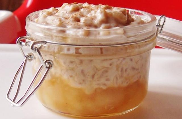 Riz au lait d'amande crémeux sur poires pochées au sirop d'érable épicé - Photo par pichoupich