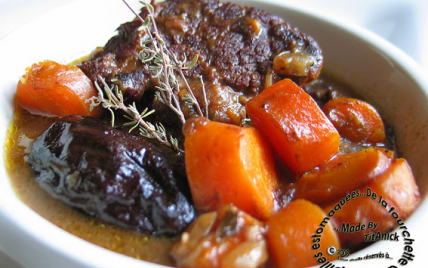 Ragoût de boeuf, carottes et pruneaux à la bière - Photo par TitAnick