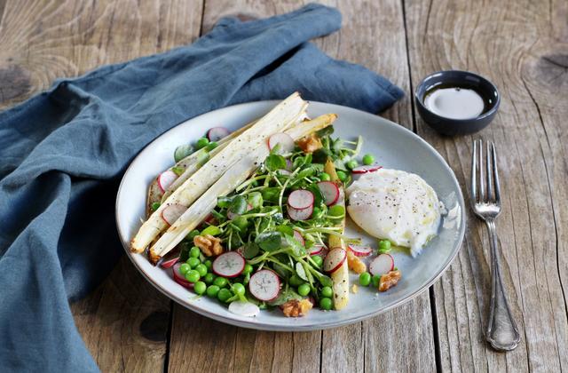 Salade d'asperges des Sables des Landes IGP et son œuf poché - Photo par Silvia Santucci
