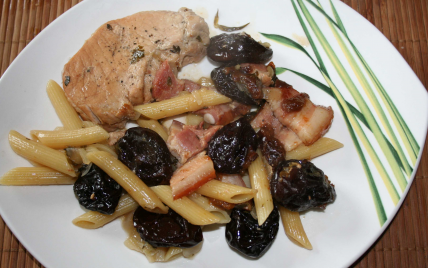 Rôti de porc au lait, pruneaux et penne - Photo par amafacon