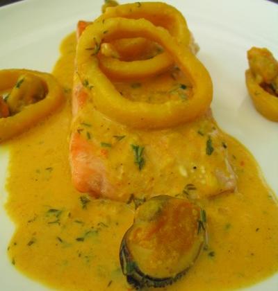 Filets de saumon, sauce aux fruits de mer - Photo par monjet