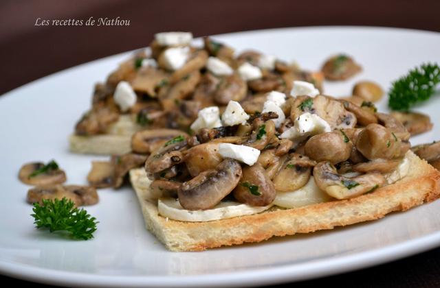 Toast aux champignons de Paris, balsamique et fromage de chèvre - Photo par Invité