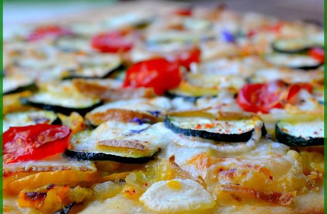 Une pizza 2 courgettes, fromage de brebis - Photo par Chef Damien
