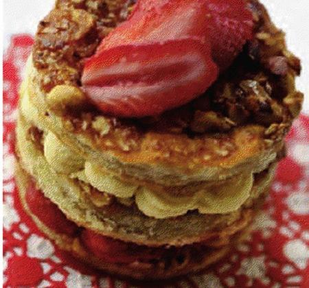 Mille-feuilles mousse de Comté et gelée de fraises et rhubarbes - Photo par Comté