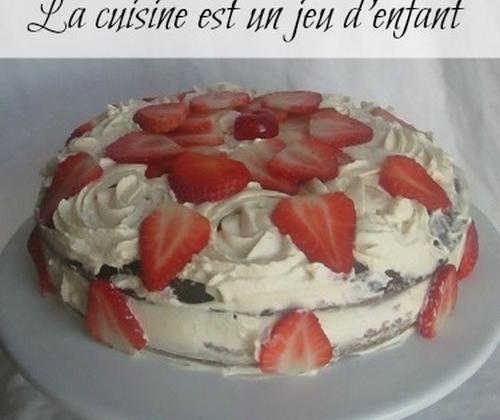Gateau au chocolat et aux fraises à la crème - Photo par Cookies.10