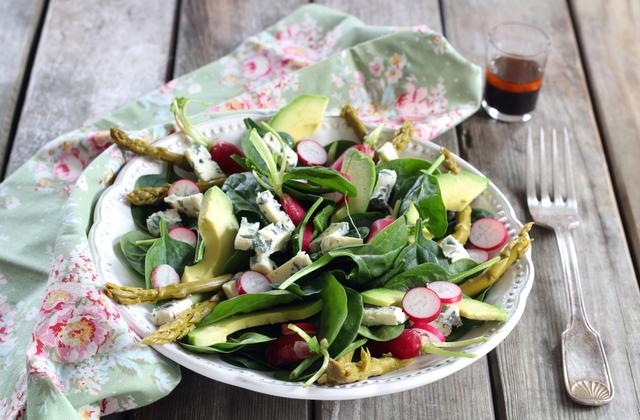 Salade aux asperges vertes et à la Fourme d'Ambert - Photo par Silvia Santucci