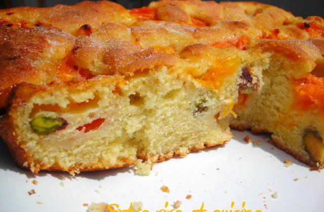 Gâteau aux abricots vanillés et aux éclats de pistaches - Photo par chrism1