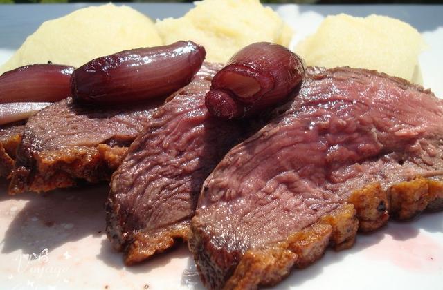 Magrets de canard gras aux échalotes confites au Pineau des Charentes Rosé - Photo par Christelle79