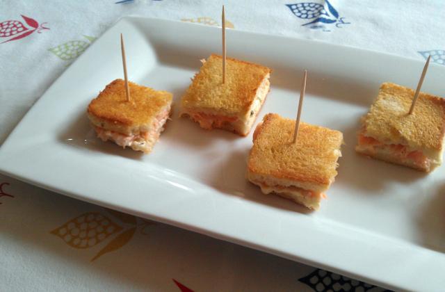 Le croque-monsieur saumon ail et fines herbes - Photo par enviesdecuisine