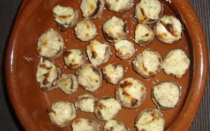 Petits champignons farcis (apéritifs) - Photo par selfin