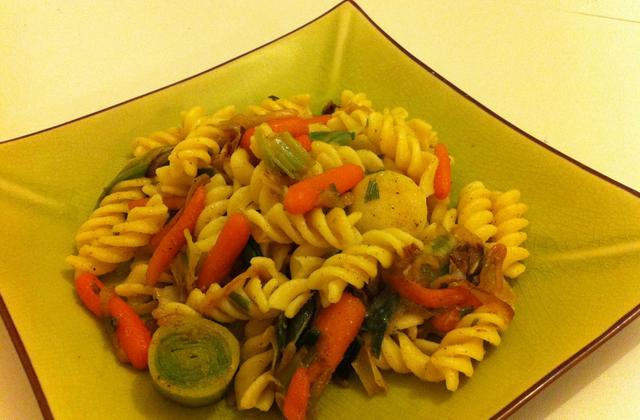 Fusilli, carottes croquantes et poireaux aux cinq parfums. - Photo par Tata Odey