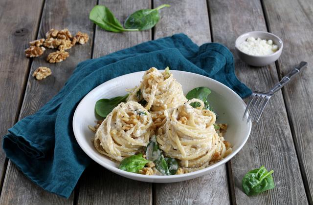 Linguine aux pousses d'épinards et sauce aux noix - Photo par Silvia Santucci
