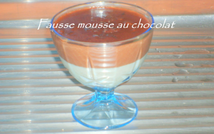 Fausse mousse aux chocolats facile - Photo par adelinaK