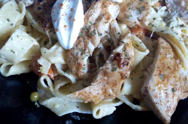 Tagliatelles au poulet et Saint-Môret - Photo par lucie.h