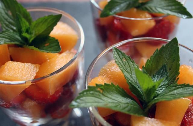 Verrine melon, fraises au sucre vanillé - Photo par Le Chaudron de la Louve