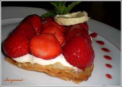 Fine croûte aux fraises et crème légère au chocolat blanc - Photo par 750g