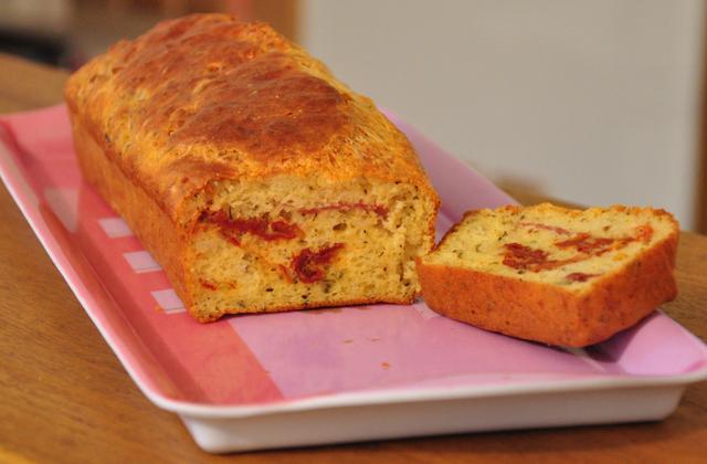 Cake aux tomates séchées et au jambon cru - Photo par molinao