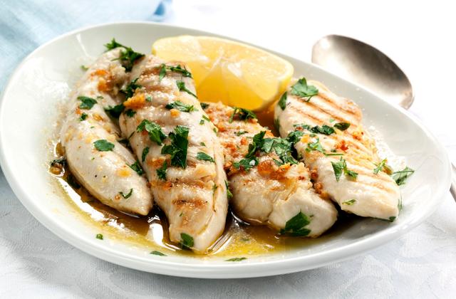 Blancs de poulet à l'ail et au citron - Photo par 750g