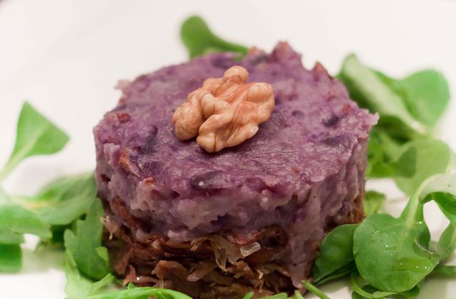 Parmentier de vitelotte, champignons sur son émietté de canard confit - Photo par Marie-Laure du blog : Ça sent beau dans la cuisine