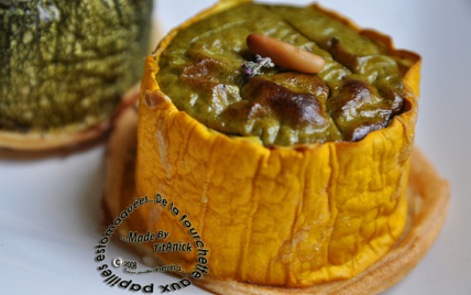 Farcis à la mousse de courgettes, chénopodes et fêta, thym et pignons - Photo par TitAnick