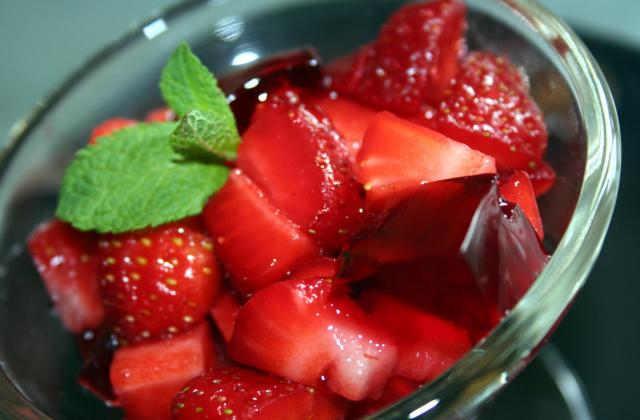 Salade de fraises et gelée d'hibiscus - Photo par sophroch