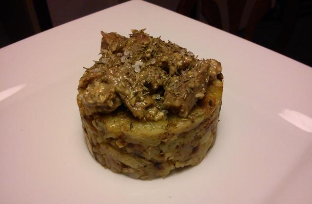 Emincé d'agneau au thym et à la crème d'ail sur son écrasé de pommes de terre - Photo par birouc