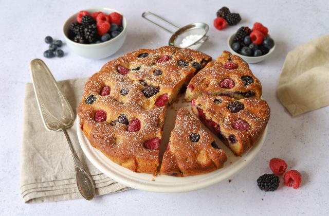 Gâteau moelleux aux fruits rouges (sans gluten, sans lactose) - Silvia Santucci