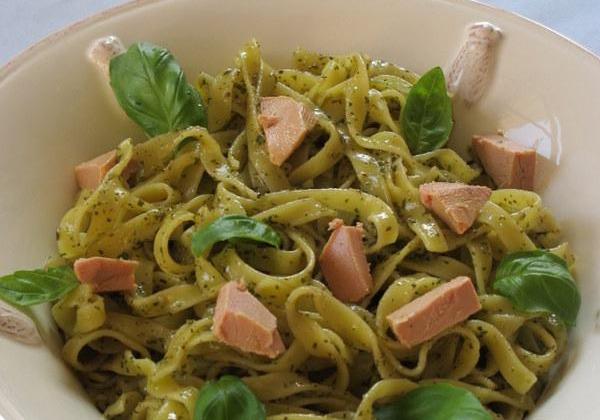Tagliatelles aux truffes, pesto à l'ail et pépites de foie gras - Photo par eloala