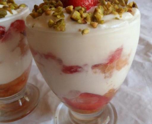 Délice de fraises aux petits suisses, tiramisu - Photo par Carmen