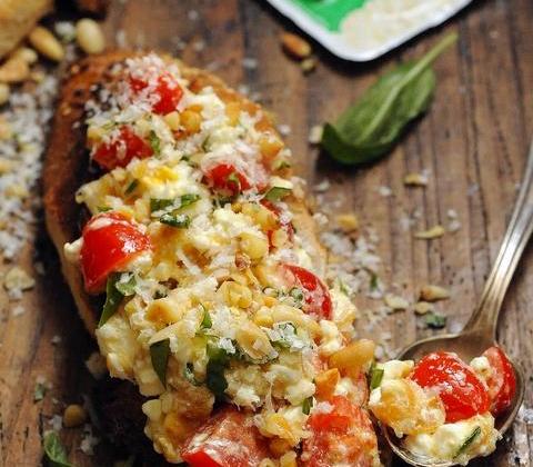 Bruschetta multicolore et Cottage cheese - Photo par Dorian Nieto