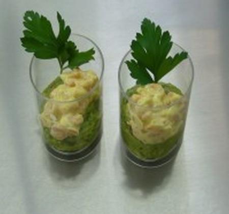 Verrines apéritives, guacamole et crevettes au curry - Photo par Chez un Chef