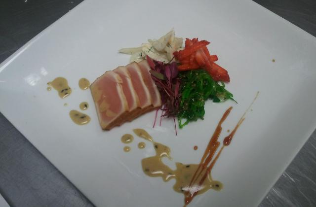 Tataki de thon, fraises et salade de fenouil - Le Duc