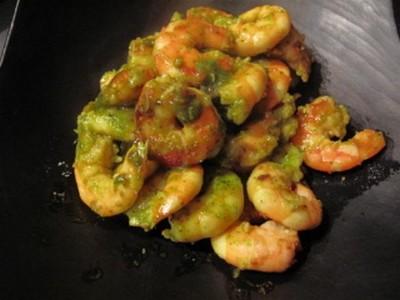 Des queues de crevettes justes passées à la poêle et parfumées au jus cuisinés de chez Monin - Photo par leblog