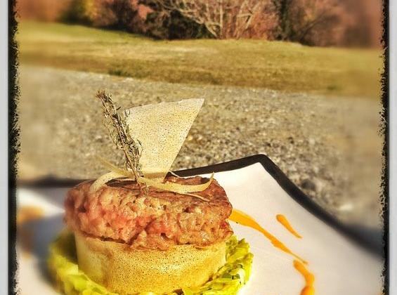 Boulette d'agneau avec cœur de crème de Roquefort Papillon accompagné de sa fondue de poireau et sa sauce carottes - Photo par LaCuisineAFéfé