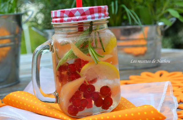Eau aromatisée au melon, groseilles et citron - Photo par Communauté 750g