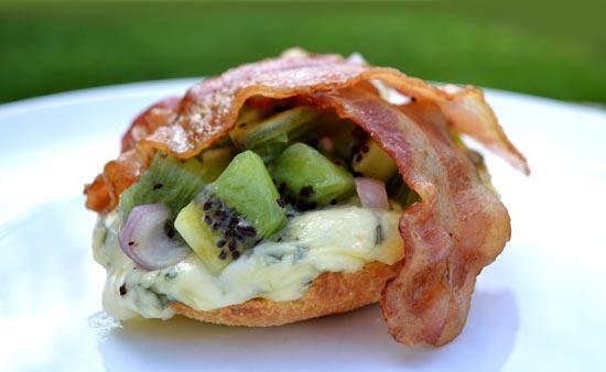 Tartines kiwi bacon et crème Saint Agur - Photo par doublo