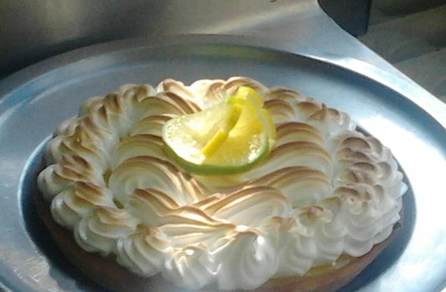 Tarte au citron meringuée : un dessert gourmand - Photo par chrispz