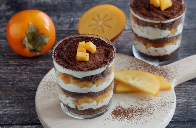 Tiramisu au Kaki Ribera del Xúquer AOP et gâteau au chocolat - Photo par Silvia Santucci