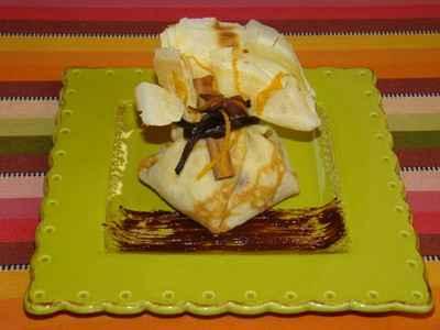 Aumonière aux fruits d'hiver à la badiane, sauce chocolat cannelle - Photo par Sandrine Baumann